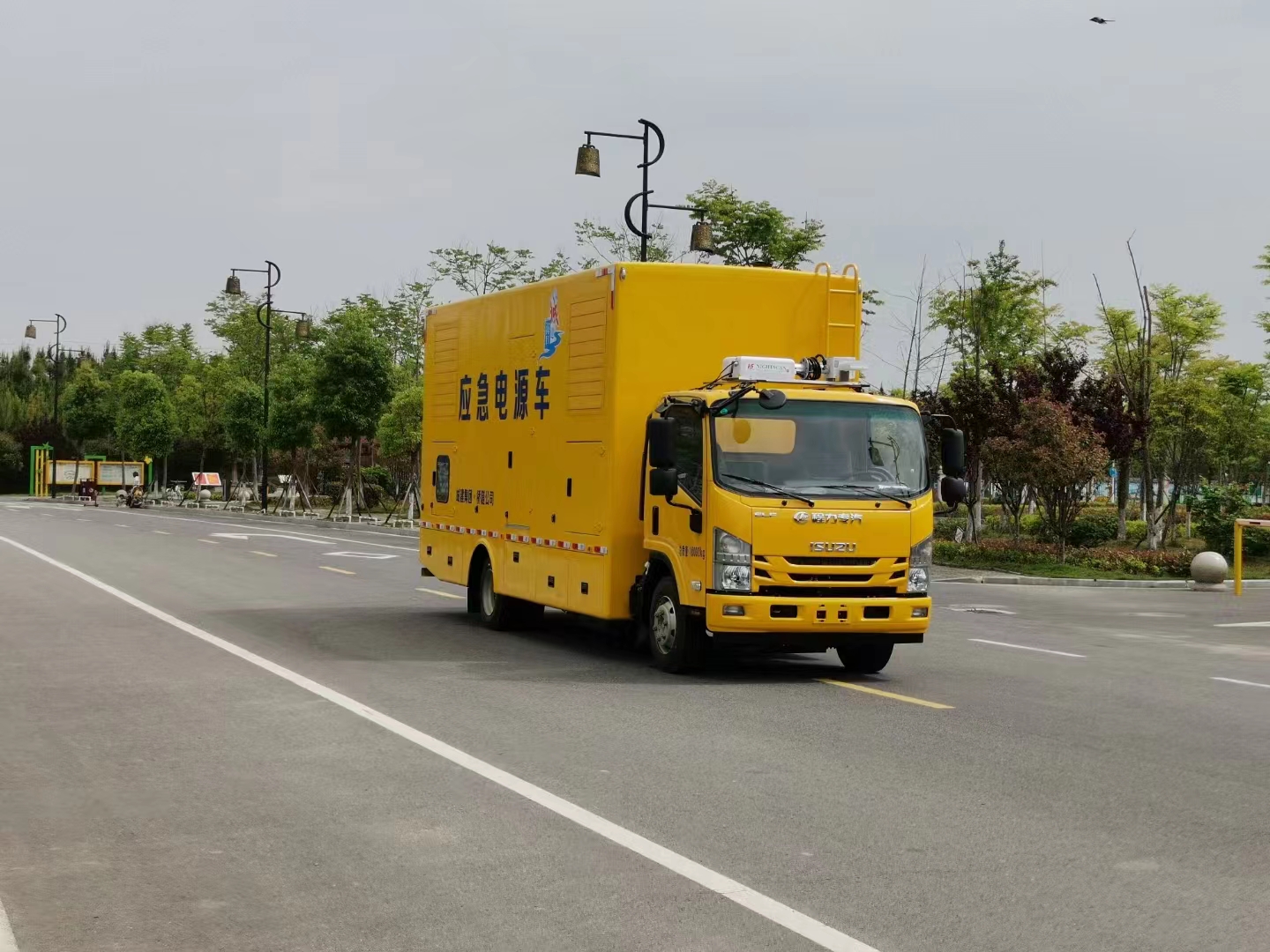 五十铃3.8m轴距电源车120KW